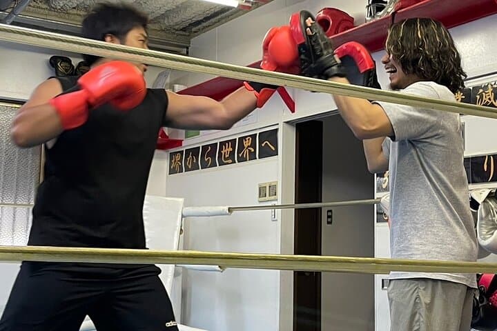 Osaka Boxing and Neighborhood Walk: 2-Hour Active Local Experience photo 4