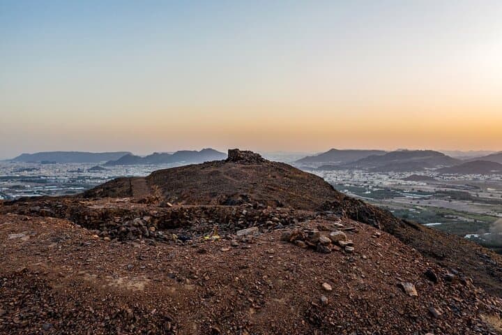 Uhud Experience Tour: Guided Walk Through Madinah’s Historic Battle Sites photo 4