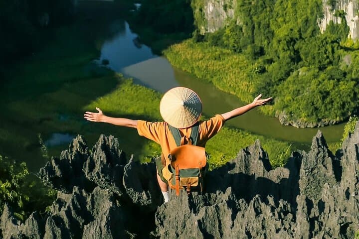 Full-Day Ninh Binh Adventure: Hoa Lu, Mua Cave, Tam Coc & Bich Dong photo 3