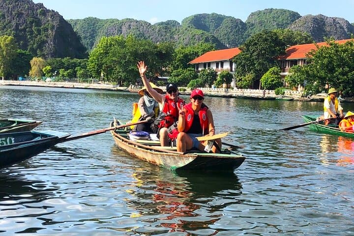 Full-Day Ninh Binh Adventure: Hoa Lu, Mua Cave, Tam Coc & Bich Dong photo 5