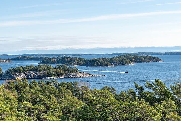 Stockholm Archipelago 2-Hour Guided Boat Tour from Gamla Stan photo 2