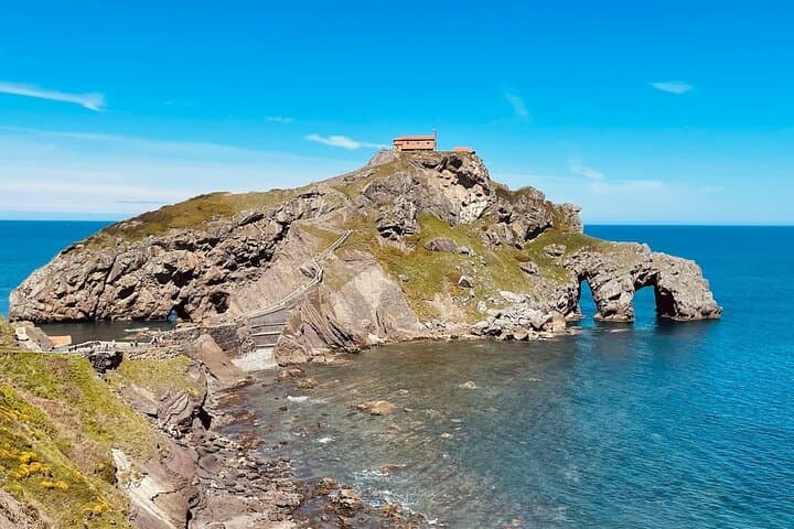 Day Trip from Bilbao to San Juan de Gaztelugatxe, Bermeo, Mundaka & Gernika with Txakoli Tasting