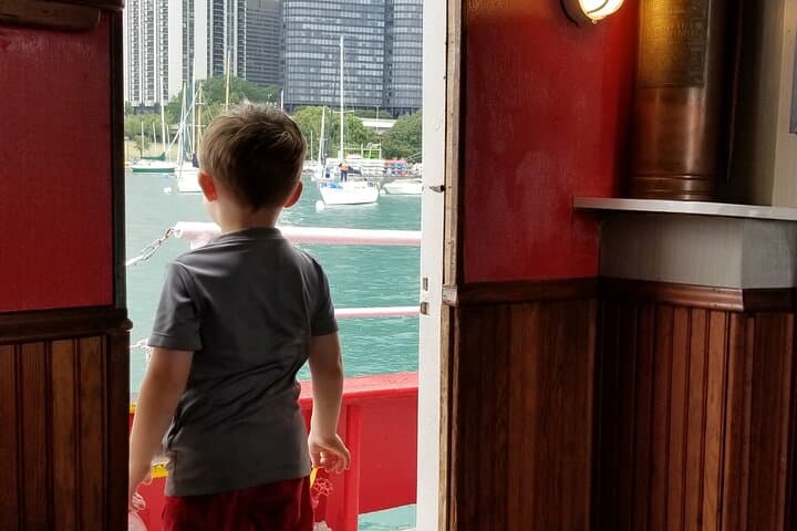 Historical Fireboat River Tour: Chicago Architecture & Firefighting History Cruise photo 6