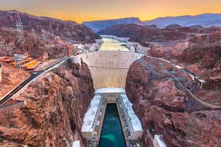 Exploring Hoover Dam and Kayaking Emerald Cave: A Scenic Day Adventure from Las Vegas