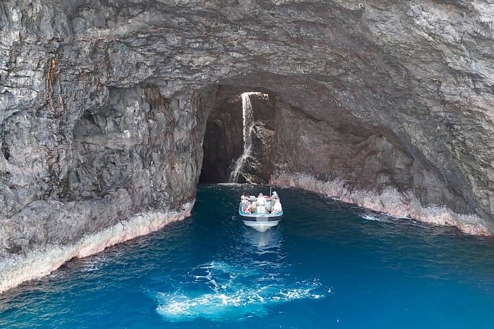 Na Pali Coast Zodiac Raft and Snorkel Expedition from Waimea, Kauai photo 4