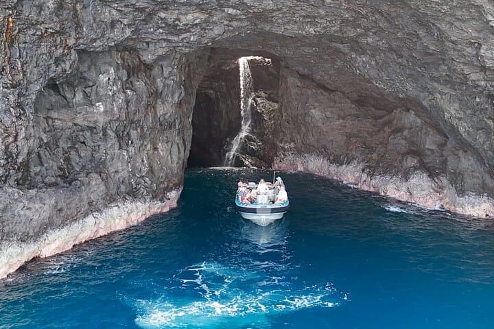 Nā Pali Coast Zodiac Raft: Sea Caves Expedition from Waimea, Kauai photo 3