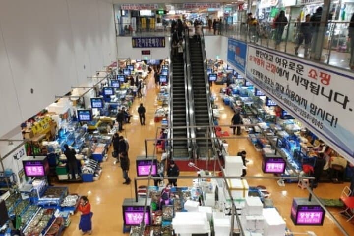 Taste Seoul: Noryangjin Seafood Market to Han River Picnic photo 2