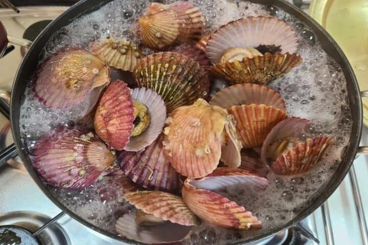 Taste Seoul: Noryangjin Seafood Market to Han River Picnic photo 4