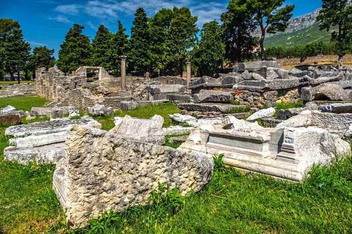 Split Hop-On Hop-Off Bus Pass: 24-Hour Sightseeing & Guided Walking Tour photo 4