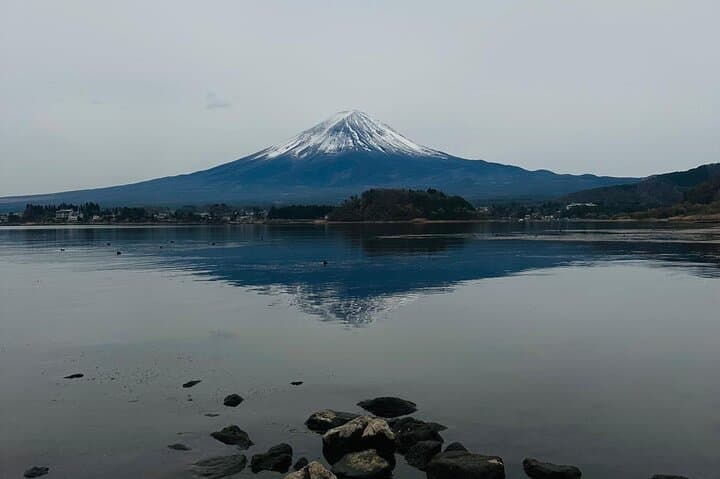 Fuji & Hakone Day Tour from Tokyo — Lake Ashi Cruise, Owakudani and Chureito Pagoda photo 3