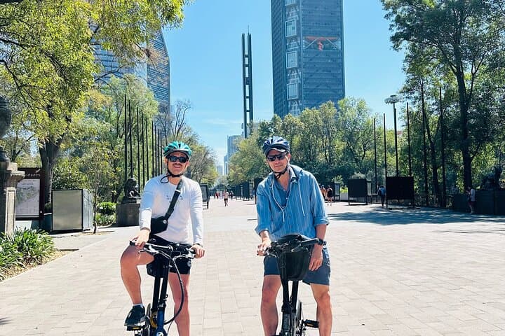 Private E‑Bike Tour Through Chapultepec Forest — 2.5-Hour Cultural Ride in Mexico City photo 6