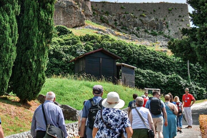 Split Hop-On Hop-Off Bus Pass: 24-Hour Sightseeing & Guided Walking Tour photo 3