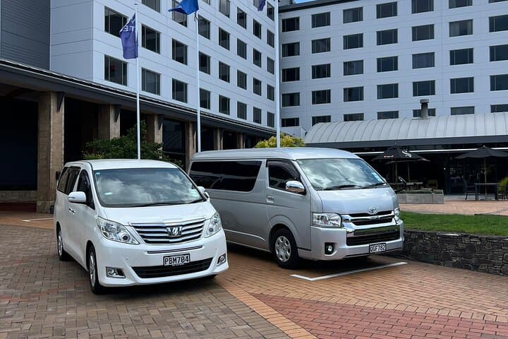 Private Transfer From Auckland Airport to West Auckland — Door-to-Door Comfort photo 5