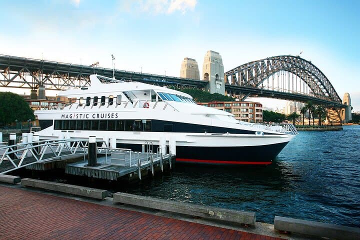 Sydney Harbour Buffet Lunch Cruise: 1.5-Hour Catamaran Lunch with Harbour Views
