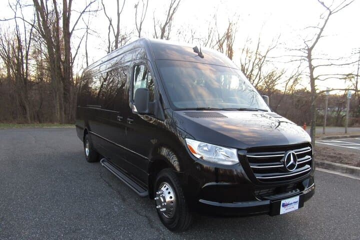 Luxury DC Private Shuttle Sightseeing Tour in a 14-Passenger Sprinter