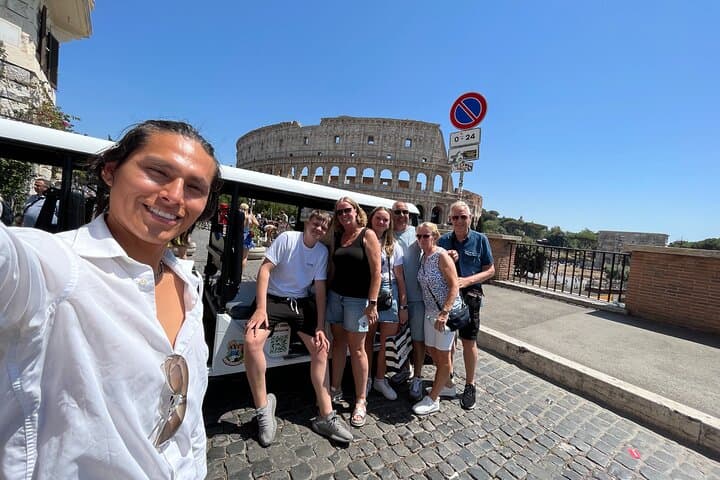 Rome in a Golf Cart: 3-Hour Gelato-Stop Private Tour of the Historic Center photo 3