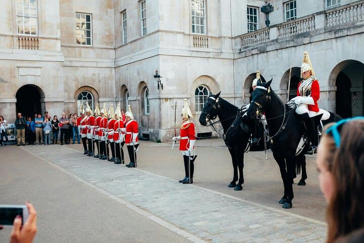 Changing of the Guard Experience: Best Guided Viewing at Buckingham Palace photo 4