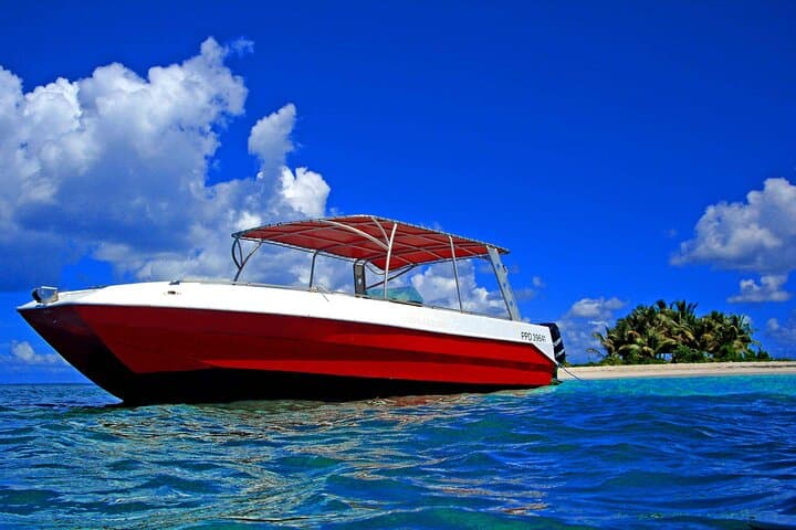 Private Full-Day Boat Tour to Guadeloupe Lagoon — Snorkel the Wreck & Îlet Caret