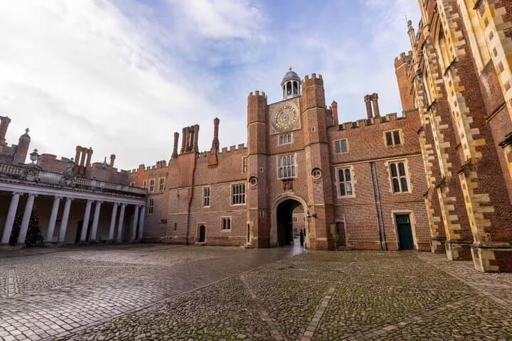Private Day Tour: Windsor Castle & Hampton Court Palace from London photo 2