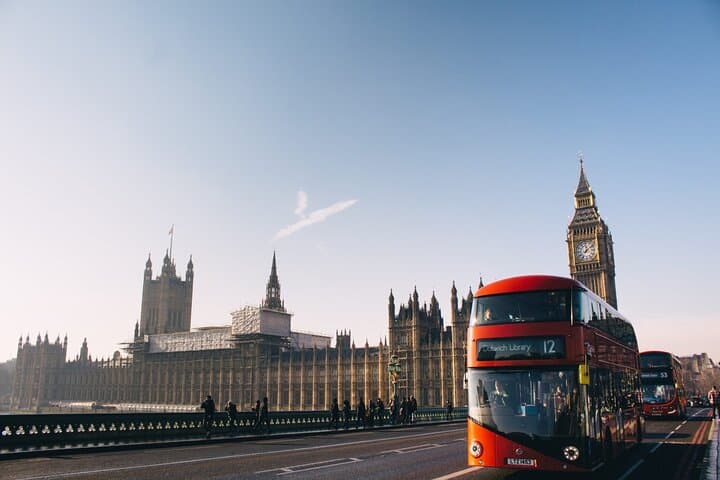 Private Day Tour: Windsor Castle & Hampton Court Palace from London photo 4