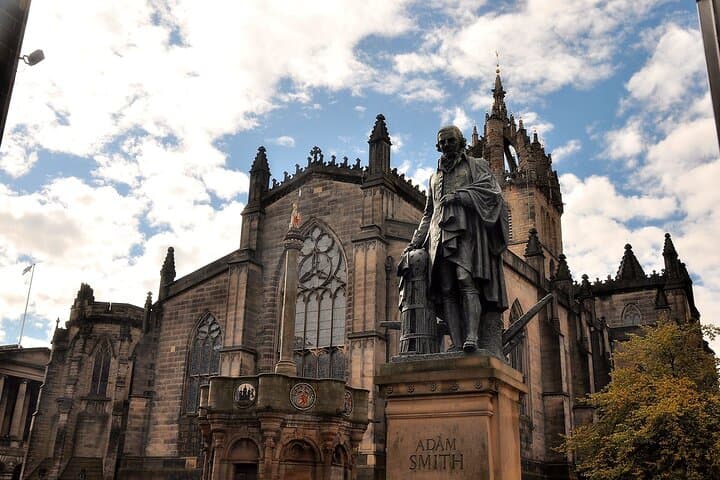 Private Edinburgh Tour: 4-Hour Old & New City Highlights with Driver and Guide