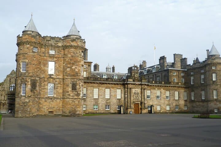 Private Edinburgh Tour: 4-Hour Old & New City Highlights with Driver and Guide photo 2