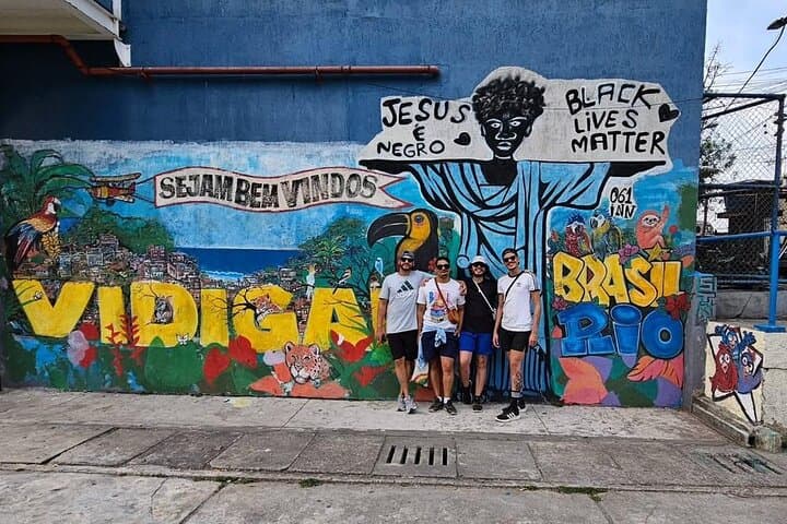 Sunrise Hike to Morro Dois Irmãos and Vidigal Favela Immersion
