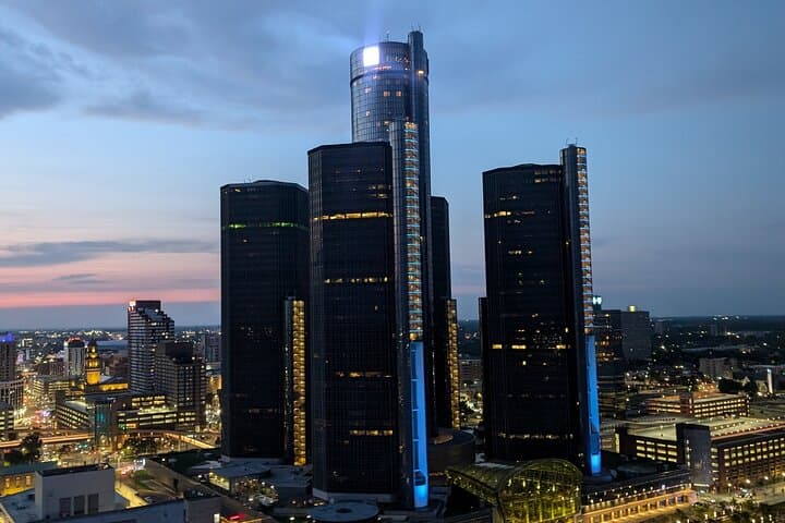 Sunset Helicopter Tour Over Detroit: 30-Minute Downtown Aerial Experience photo 3