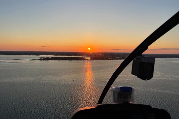 Sunset Helicopter Tour Over Detroit: 30-Minute Downtown Aerial Experience photo 4