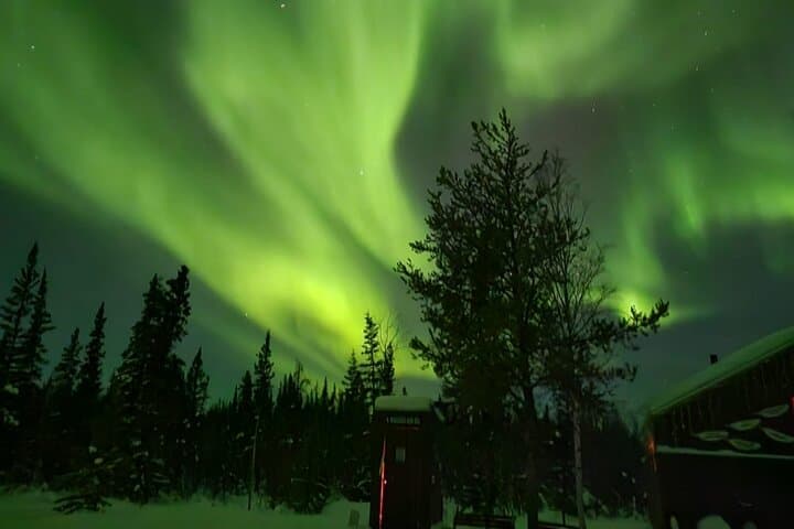 Intimate Aurora Cabin Experience Near Yellowknife — Cozy Midnight Aurora Tour photo 3