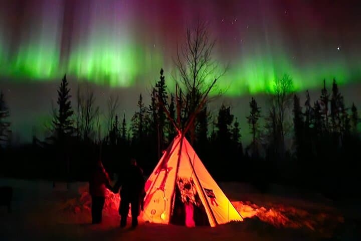 Intimate Aurora Cabin Experience Near Yellowknife — Cozy Midnight Aurora Tour photo 5