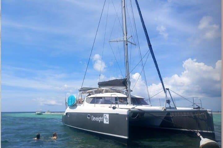 Full-Day Private Sailing and Snorkeling Tour in Guadeloupe — Îlets, Reefs & Shipwrecks