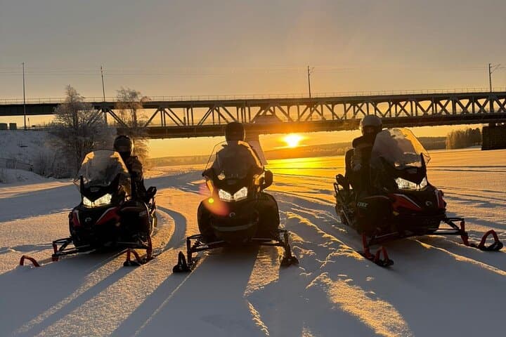 Arctic Wilderness Ride: Snowmobile Safari in Rovaniemi, Lapland photo 2