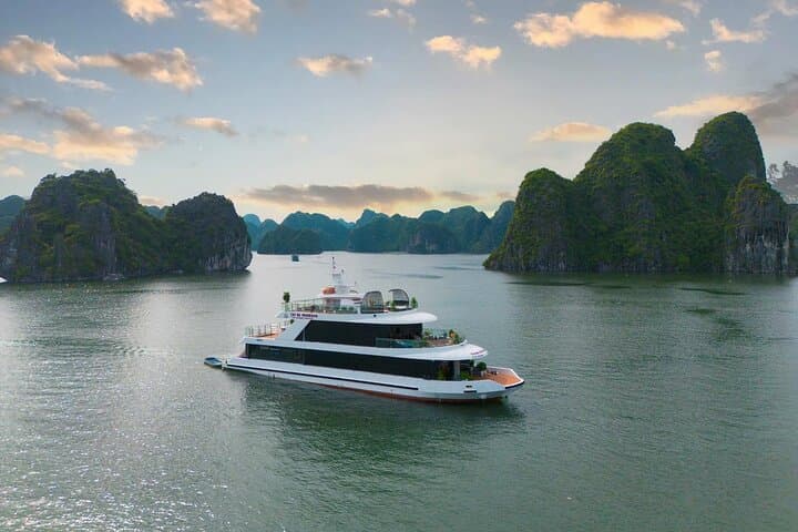 Lan Ha Bay Sunset Kayak & Jacuzzi Cruise — Cat Ba Water Adventure photo 6
