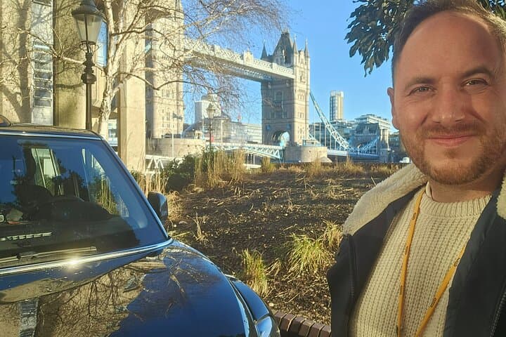 Billy's Black Cab Tour: Private 4-Hour Historical Drive and Walk Through Central London photo 3