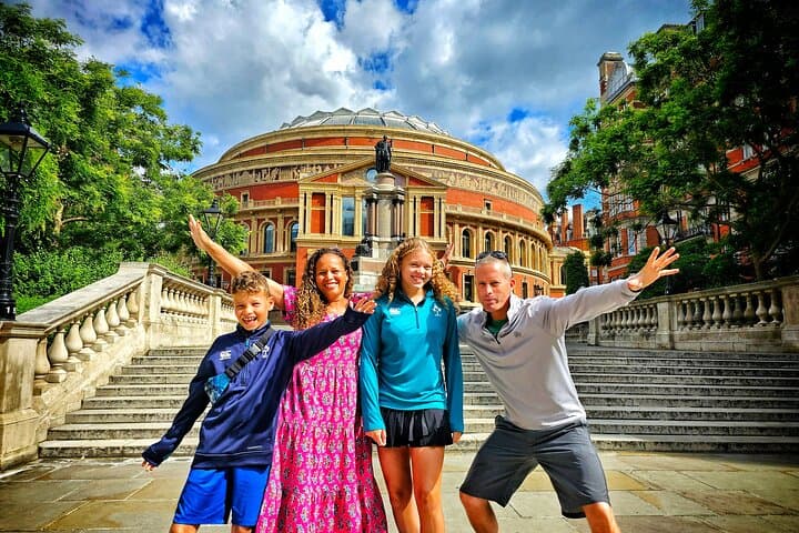 Billy's Black Cab Tour: Private 4-Hour Historical Drive and Walk Through Central London photo 1
