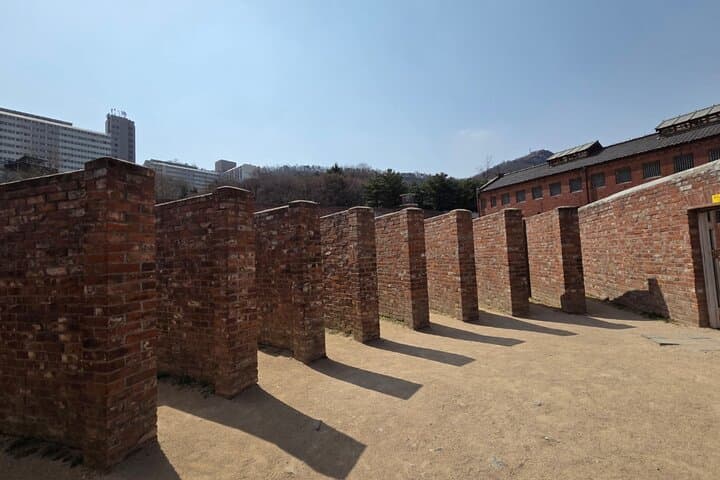 Seodaemun Prison to Hongjae Waterfall: Seoul History and Ansan Jarak-gil Hill Walk photo 3
