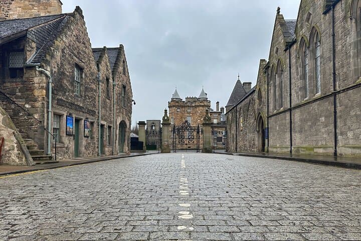 Evening Royal Mile Walking Tour: History, Haunts & Hidden Closes photo 3