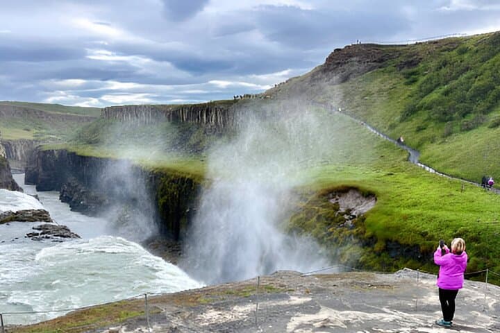 Private Golden Circle Tour: Thingvellir, Geysir, Gullfoss & Kerid (Multi-Language Guides)