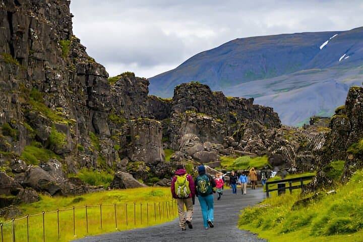 Private Golden Circle Tour: Thingvellir, Geysir, Gullfoss & Kerid (Multi-Language Guides) photo 4