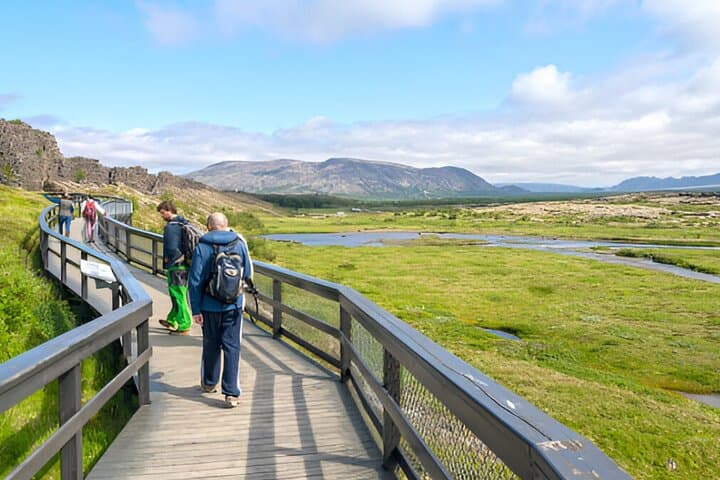 Private Golden Circle Tour: Thingvellir, Geysir, Gullfoss & Kerid (Multi-Language Guides) photo 3