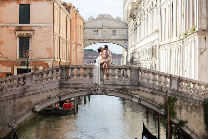 Venice Private Portrait Session — St. Mark's, Canals & Gondola Options photo 2