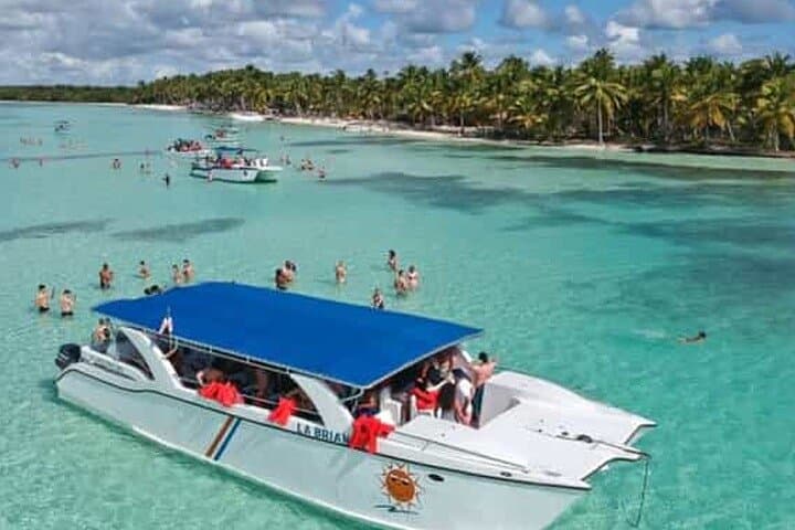 Saona Island Catamaran & Speedboat Day Trip — Bayahibe to the Natural Pool photo 6