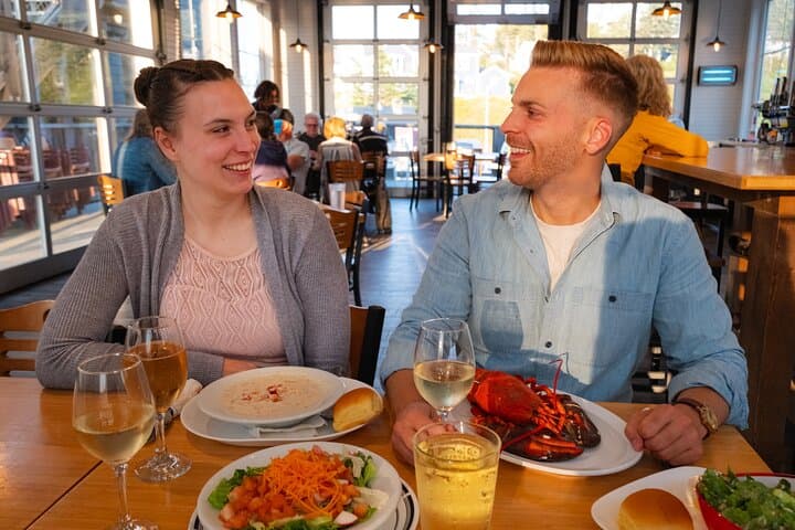 Nova Scotia Wine & Lobster Day Tour from Halifax: Wolfville, Halls Harbour, Bay of Fundy