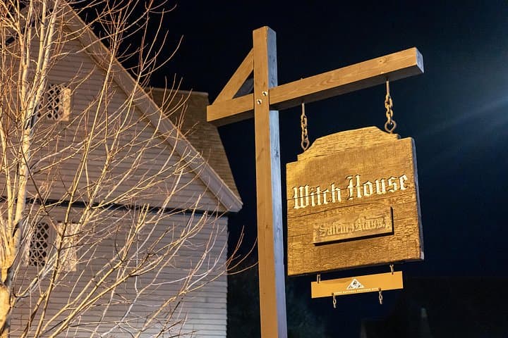 Salem Edge of Twilight Dead of Night Ghost Walking Tour photo 3
