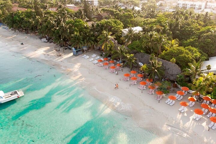 Private West Bay Beach Day in Roatán — Family-Friendly Beach Club & Snorkel Access photo 2