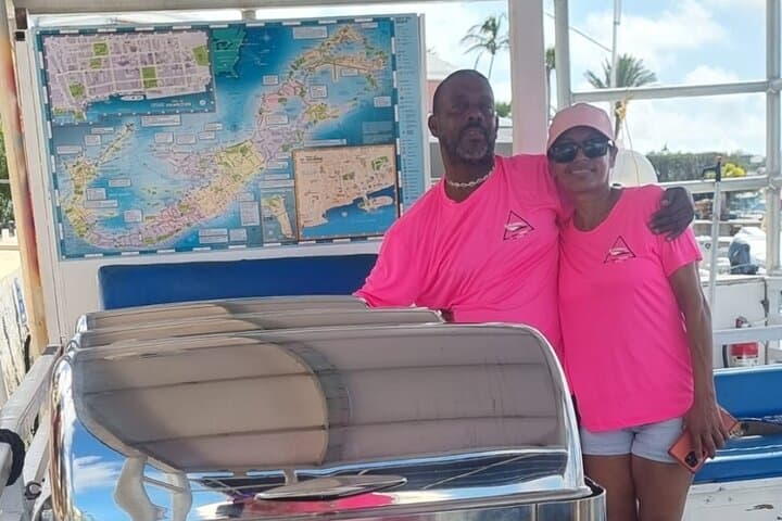Twisted Tea Pontoon Party Boat: Bermuda Dockyard Snorkel, Shipwrecks & Cliff Jumps photo 4