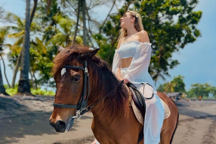 Saba Beach Horse Ride: Volcanic Sands & Gunung Agung Vistas photo 6
