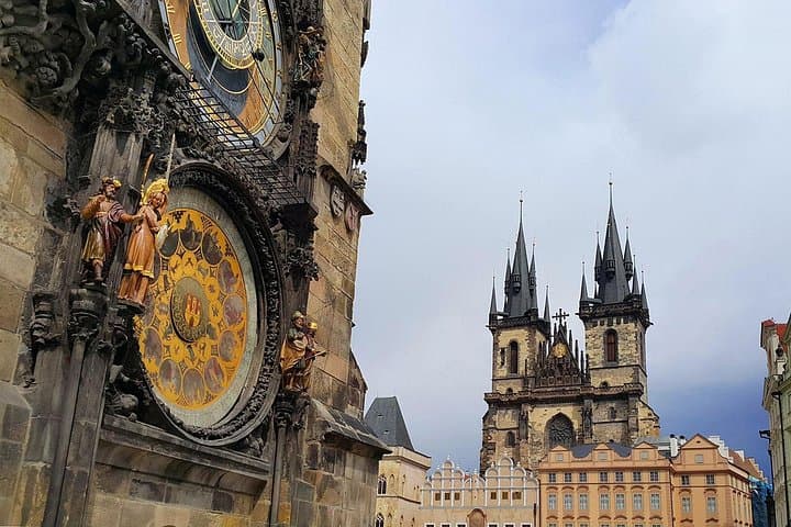 Prague Easy Walking Tour: Modern Czech Life & Slivovitz Museum Tasting