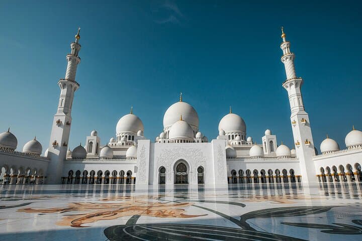 Sheikh Zayed Grand Mosque Tour from Dubai with Buffet Lunch & Abu Dhabi Highlights